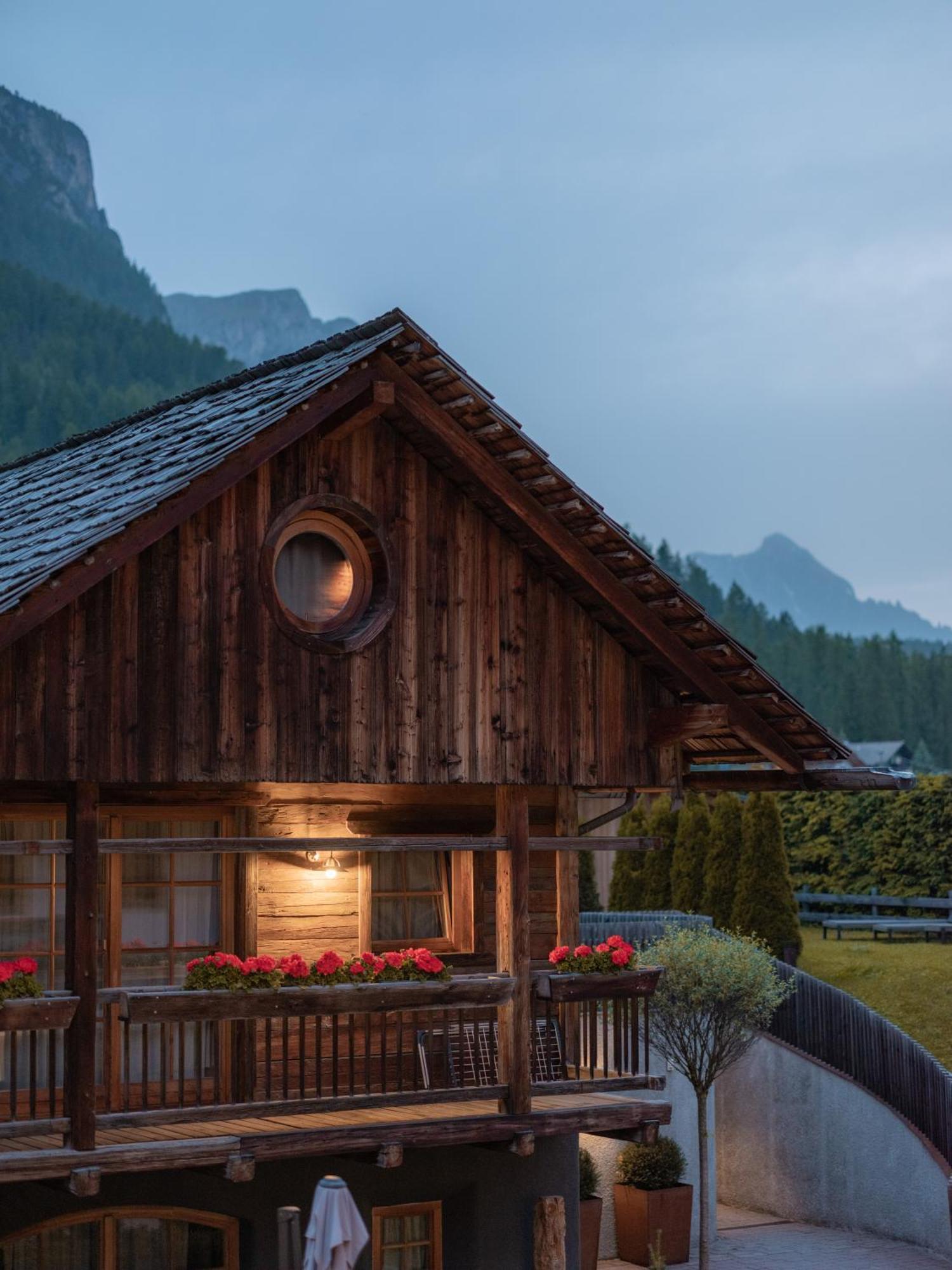 Sportony Mountain Lodges La Villa  Exterior foto